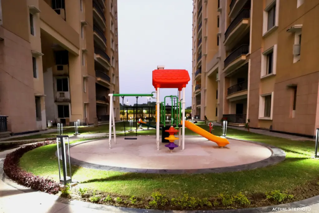 Eiffel Palm Vista Kids' Play Area